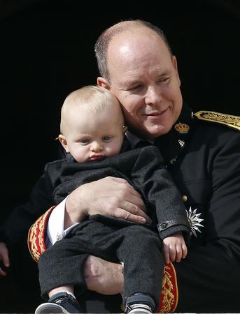 Prince Albert II of Monaco holds Prince Jacques as he stands at the Palace Balcony during Monaco's National Day November 19, 2015. REUTERS/Eric Gaillard