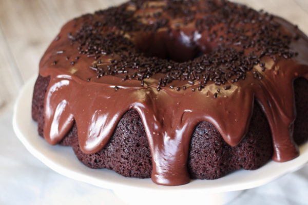 Σοκολατένιο κέικ με μαύρη ζάχαρη και ελαιόλαδο