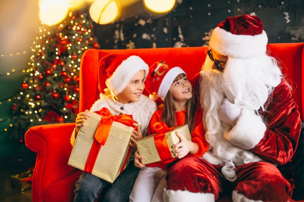 Χριστούγεννα: Πώς θα επιλέξετε τα δώρα των παιδιών βάσει της ηλικίας τους 