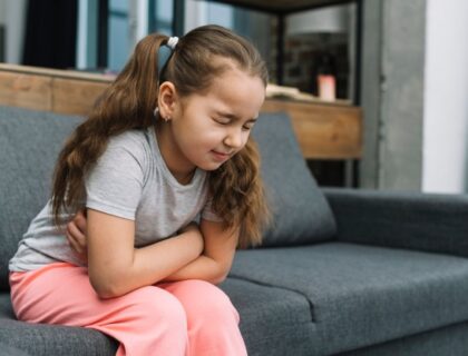 "Πονάει η κοιλίτσα μου": Σε έξαρση η γαστρεντερίτιδα - Πώς να ανακουφίσετε το παιδί