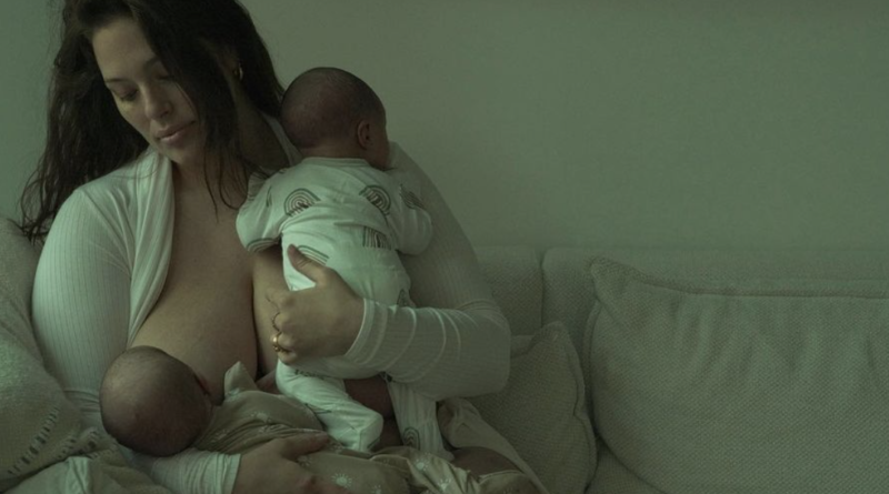 H Ashley Graham μάς δείχνει τα νεογέννητα δίδυμα της και στέλνει μήνυμα υπέρ του θηλασμού