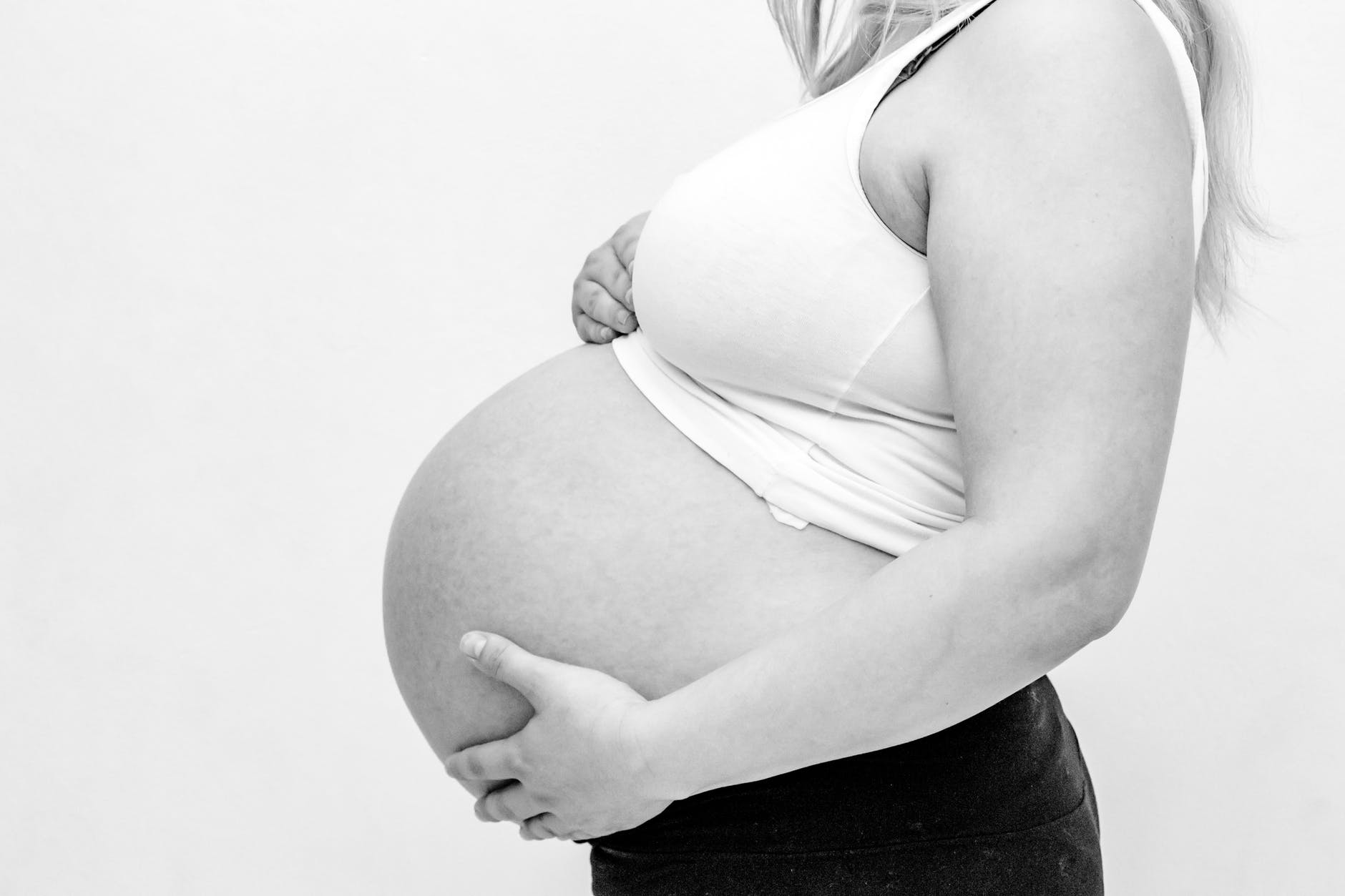 Έγκυος σε δίδυμα: Ξέρετε ότι τα μωράκια σας ακούνε;