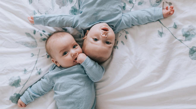5 μυστικά για να απολαύσετε την ανατροφή των δίδυμων μωρών σας